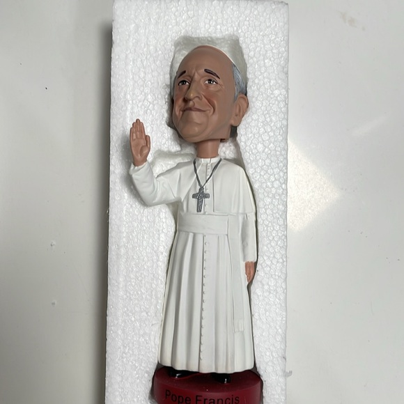 Royal Bobble Pope Francis - Picture 5 of 6